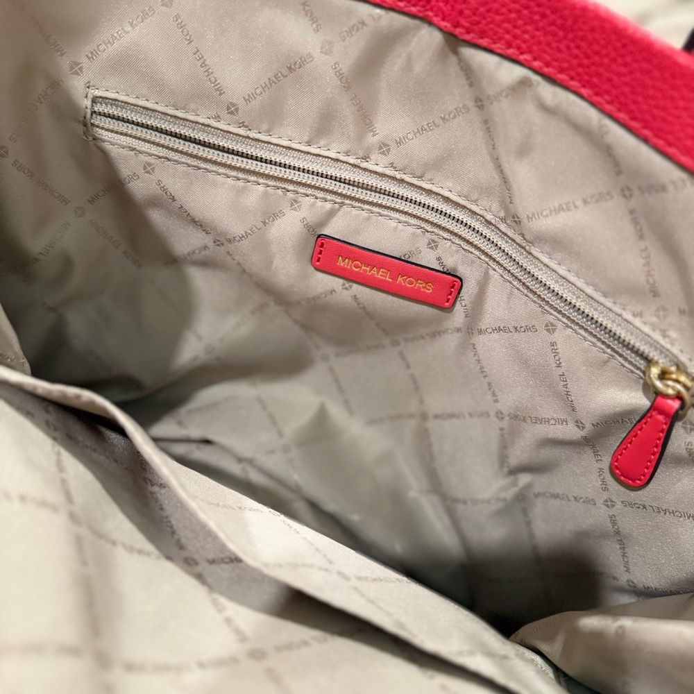 Michael Kors Bright Pink Tote Bag - Picture 3 of 6